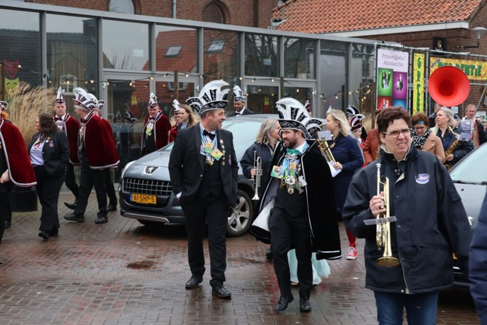 2024-02-04  Hijsen van de vlag